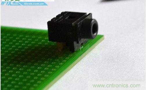 DIY：自制超炫音頻分配器，實現音箱共用