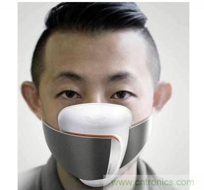 Frog Design 開發(fā)了一款可搭配手機(jī)應(yīng)用程序使用的智能口罩概念原型，內(nèi)建粒子傳感器，能警告使用者何時(shí)該戴上口罩