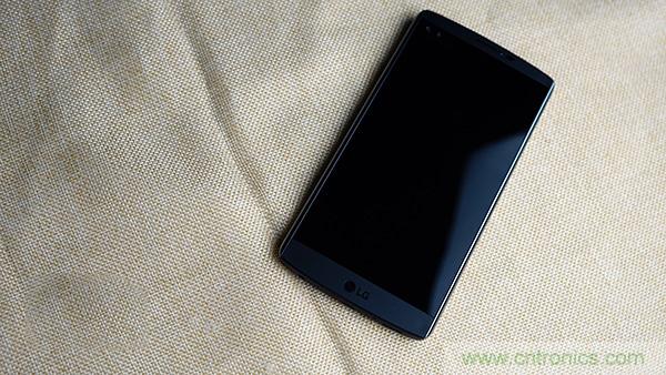 業界良心 LG V10 評測:剛毅、冷峻，不失人性化